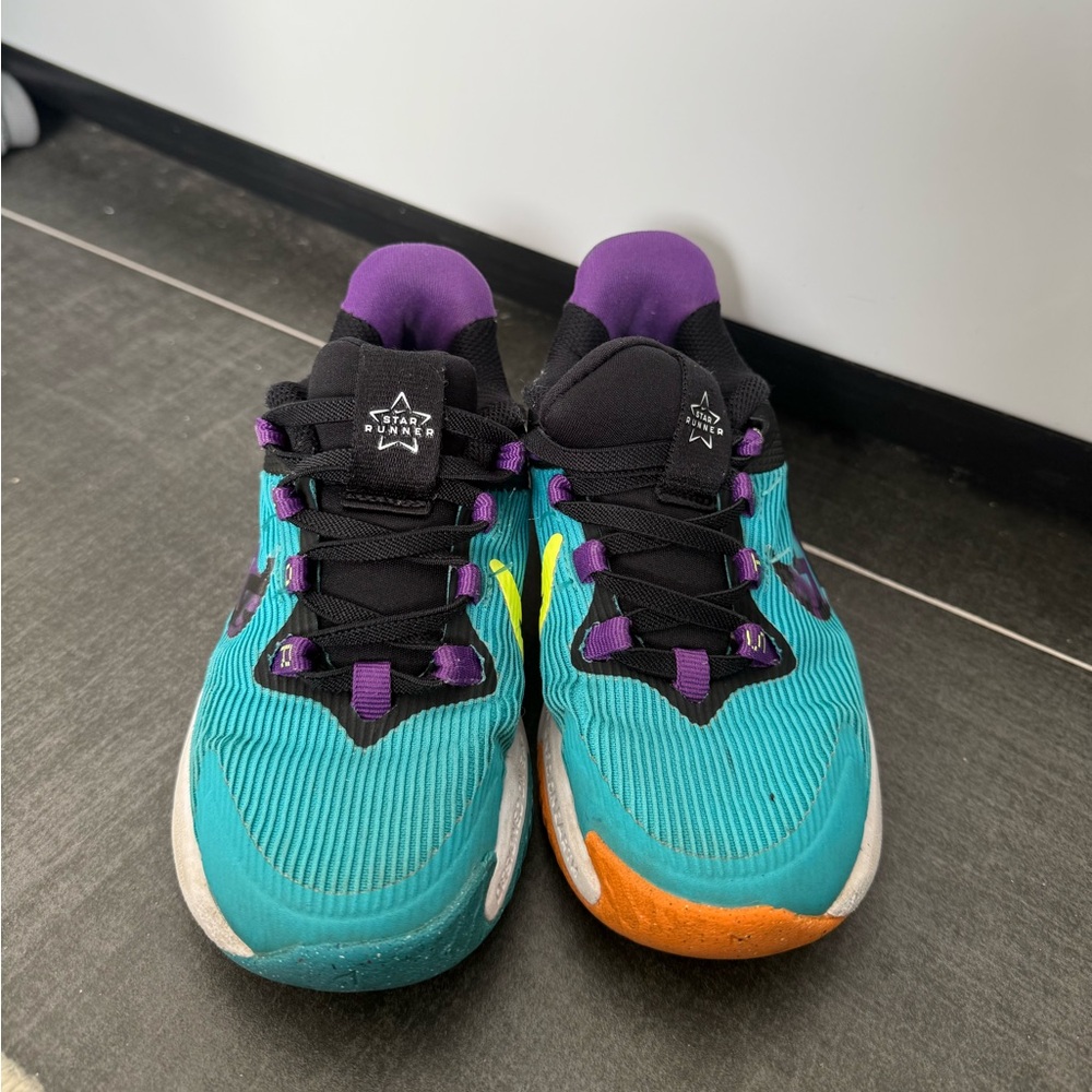 Nike star runner girls sneakers size 11